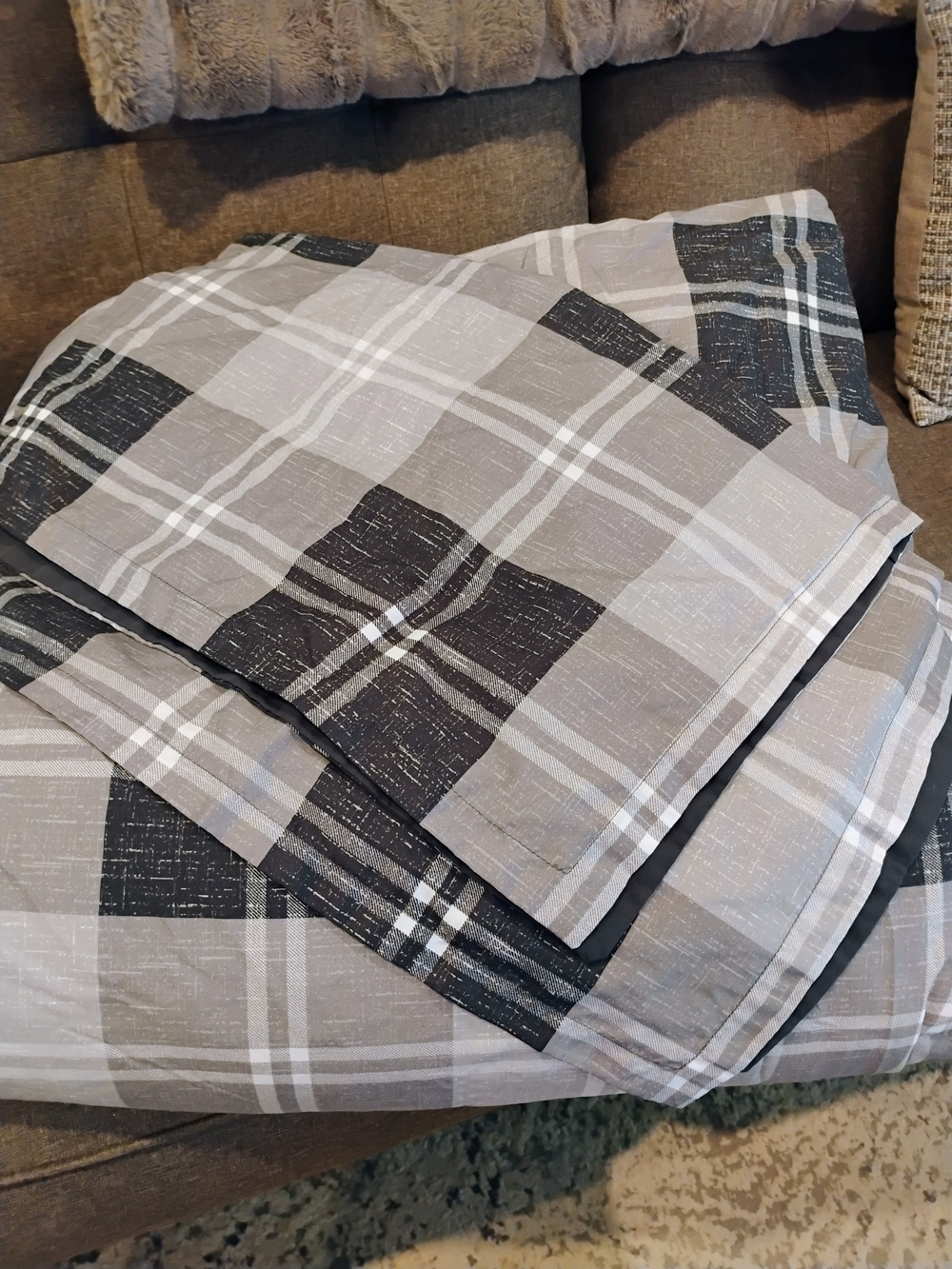 Queen Size Gray Plaid Home Bedding Set -Neutral, Like New